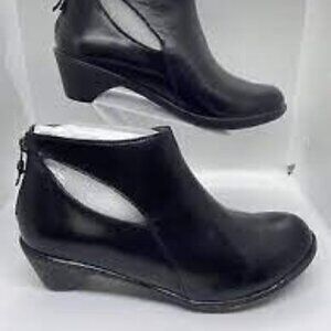 Danso Bonita Heeled Ankle Bootie